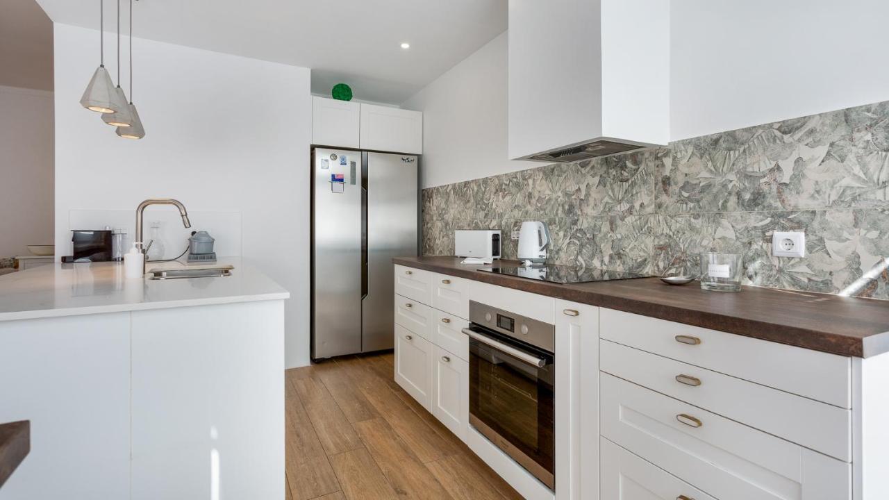Faro Getaway W/ Big Balcony By Lovelystay Exteriör bild