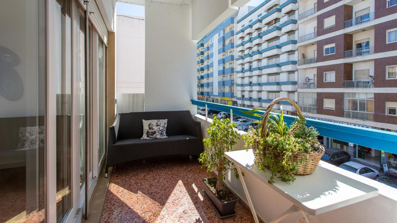 Faro Getaway W/ Big Balcony By Lovelystay Exteriör bild